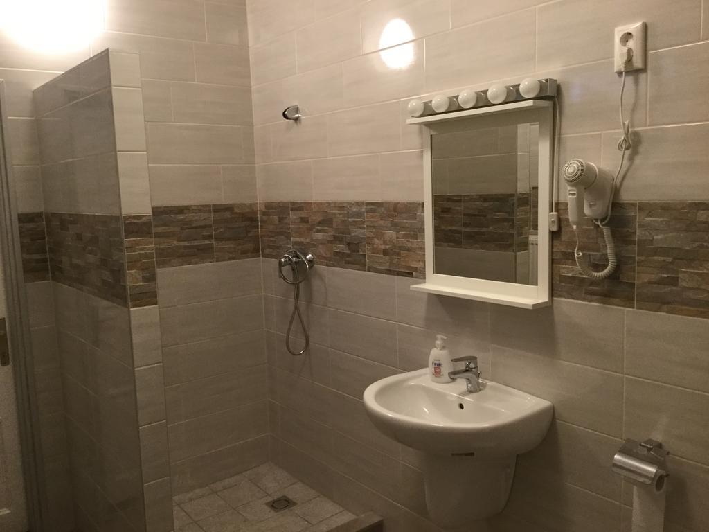 Avas Apartman Miskolc Extérieur photo